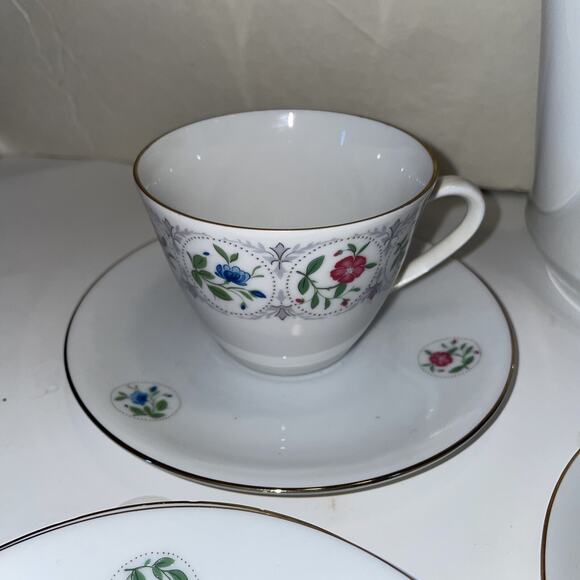 Seltmann Weiden Bavaria Coffee Service 17 Pcs. Gold Trim Blue/Pink Flowers - Picture 5 of 10